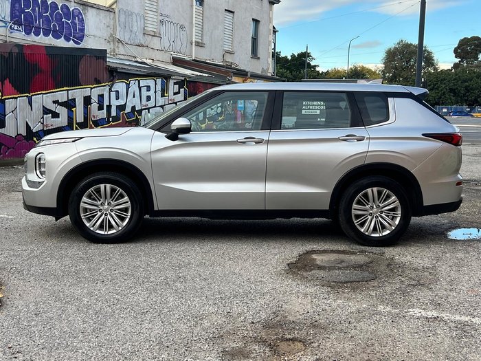 2024 Mitsubishi Outlander ES