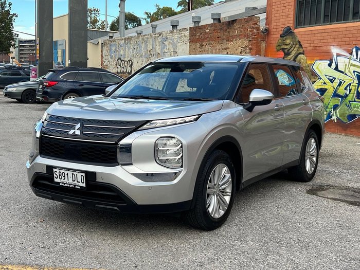 2024 Mitsubishi Outlander ES