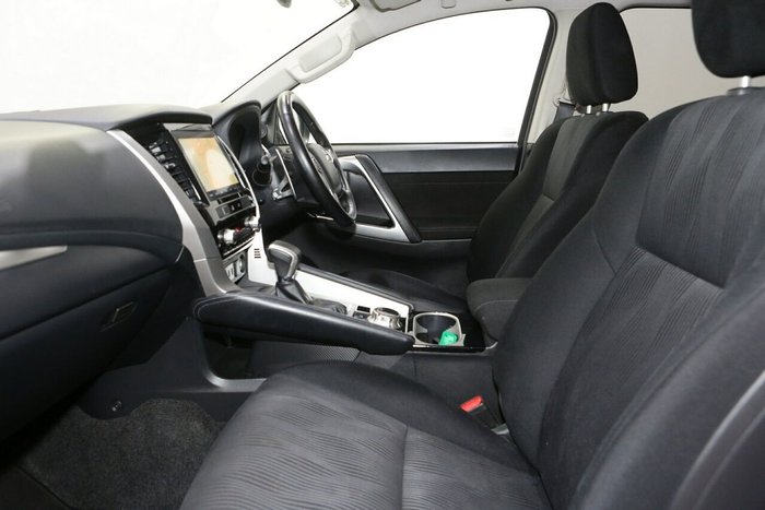 2023 Mitsubishi Pajero Sport GLS
