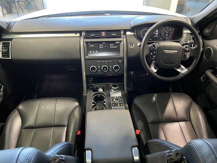2020 Land Rover Discovery SD6 Landmark Edition