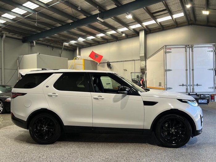 2020 Land Rover Discovery SD6 Landmark Edition