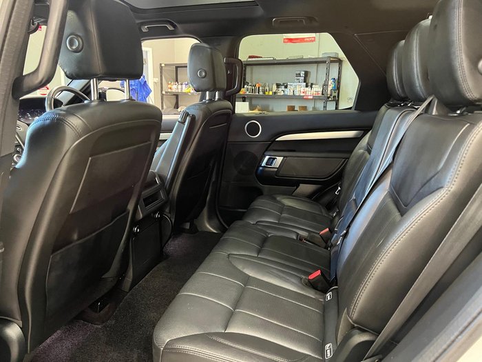 2020 Land Rover Discovery SD6 Landmark Edition