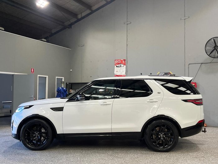 2020 Land Rover Discovery SD6 Landmark Edition