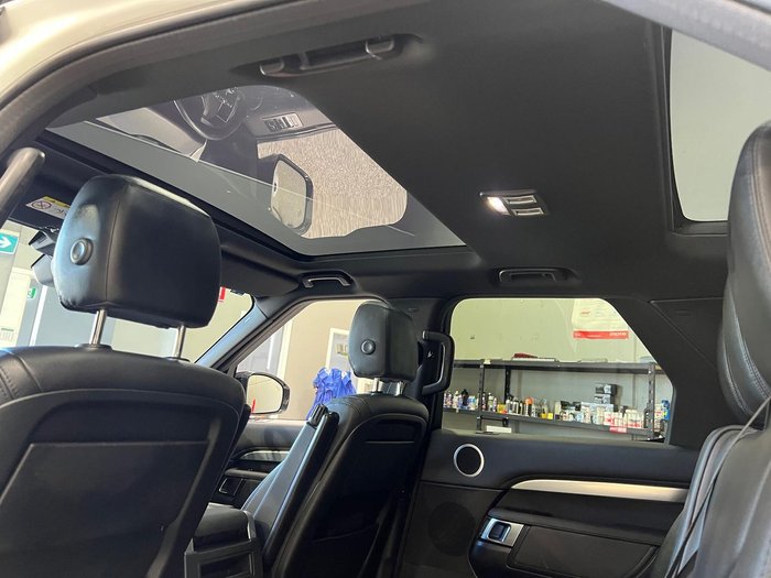 2020 Land Rover Discovery SD6 Landmark Edition