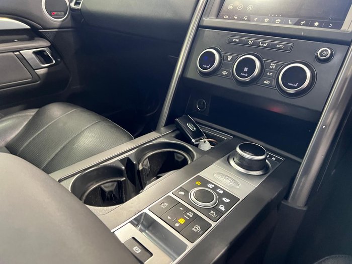 2020 Land Rover Discovery SD6 Landmark Edition