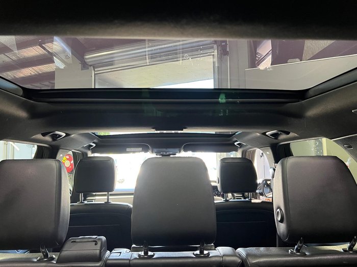 2020 Land Rover Discovery SD6 Landmark Edition