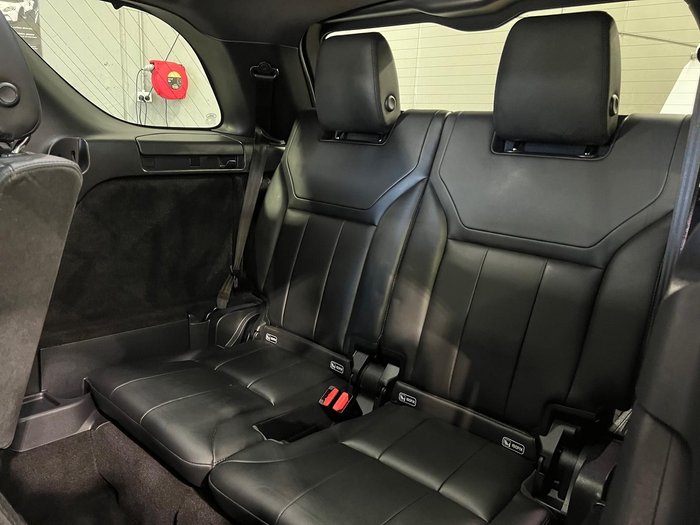 2020 Land Rover Discovery SD6 Landmark Edition