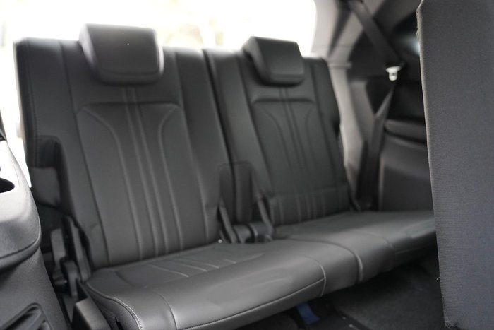 2025 Isuzu MU-X LS-T