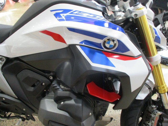 2026 BMW Motorrad 2026 Bmw 1300CC R 1300 R PERFORMANCE Road light WHITE