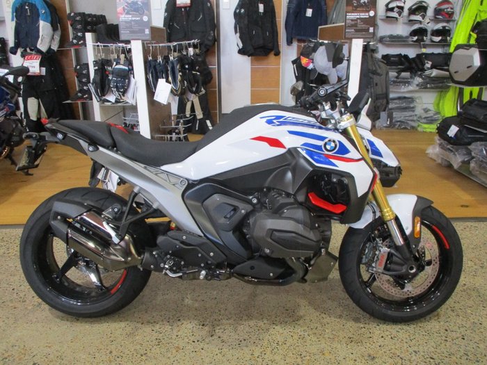 2026 BMW Motorrad 2026 Bmw 1300CC R 1300 R PERFORMANCE Road light WHITE