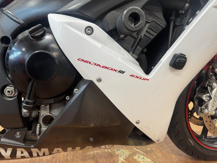 2002 Yamaha YZF-R1 WHITE