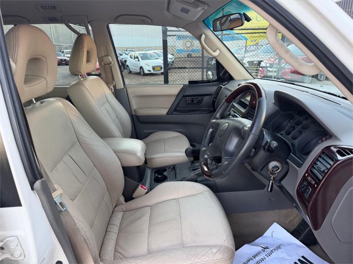 2001 MITSUBISHI PAJERO GLS LWB (4x4)