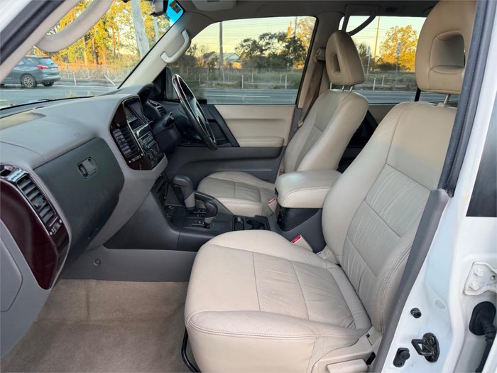 2001 MITSUBISHI PAJERO GLS LWB (4x4)