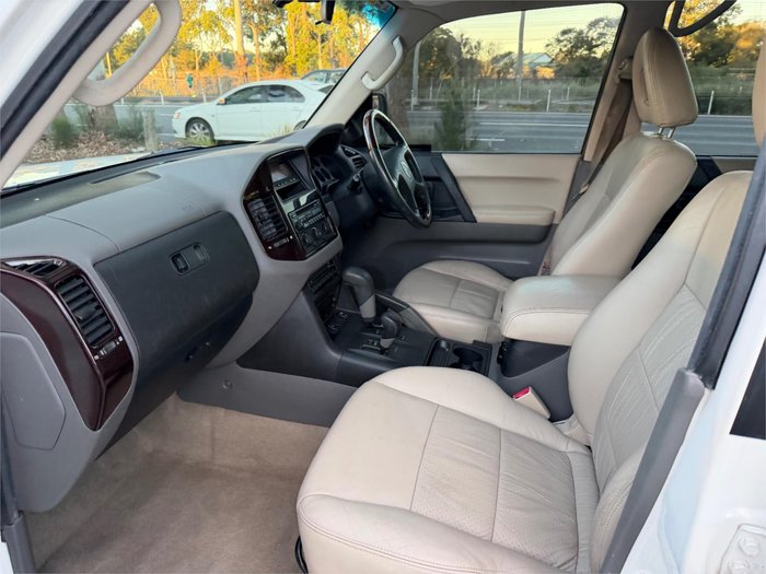 2001 MITSUBISHI PAJERO GLS LWB (4x4)