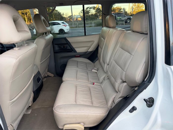 2001 MITSUBISHI PAJERO GLS LWB (4x4)