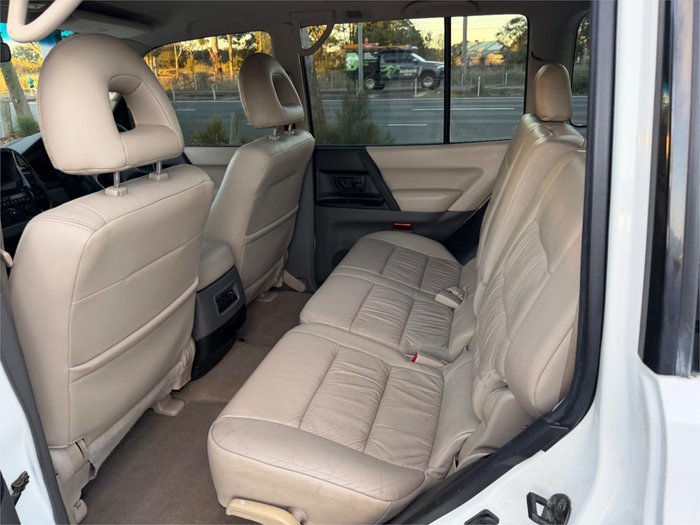2001 MITSUBISHI PAJERO GLS LWB (4x4)