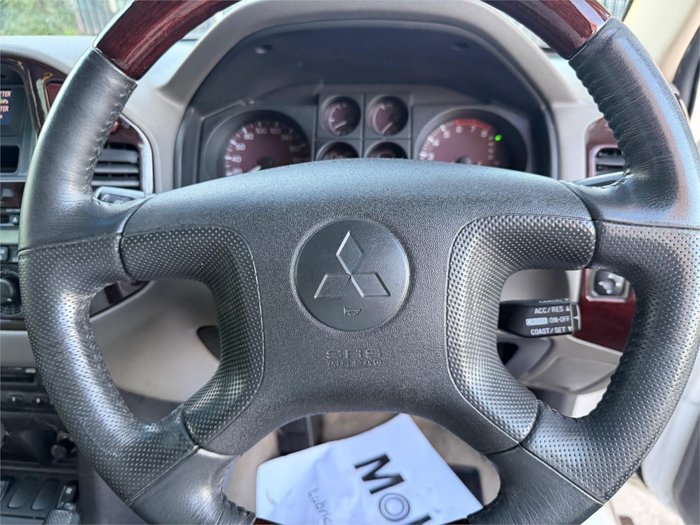 2001 MITSUBISHI PAJERO GLS LWB (4x4)