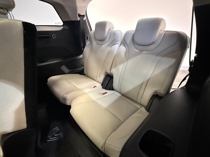 2023 Mahindra XUV700 AX7L