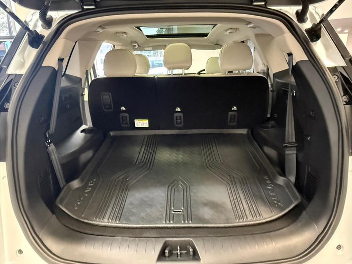 2023 Mahindra XUV700 AX7L