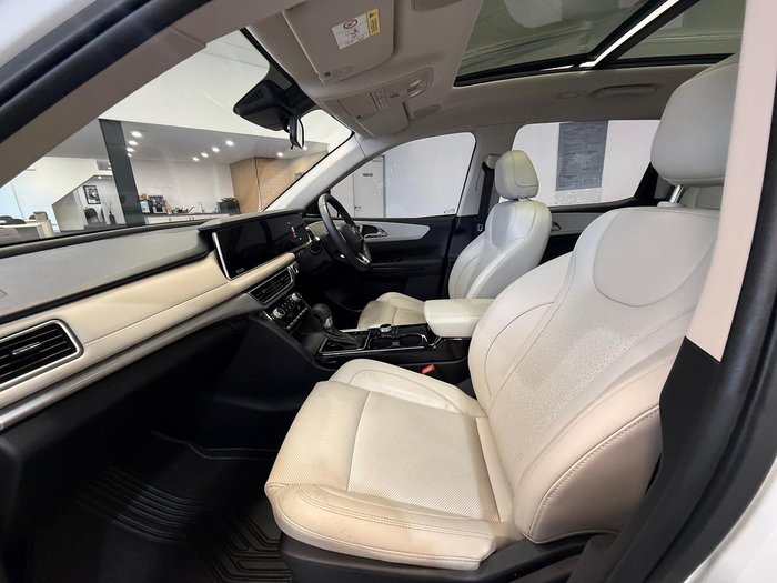 2023 Mahindra XUV700 AX7L