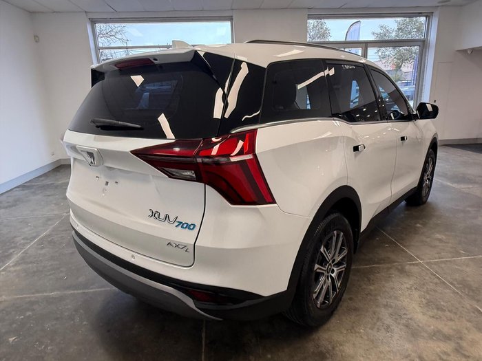 2023 Mahindra XUV700 AX7L