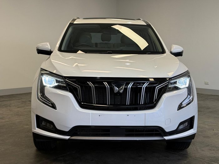 2023 Mahindra XUV700 AX7L