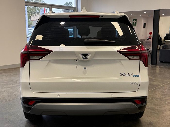 2023 Mahindra XUV700 AX7L