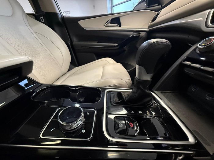 2023 Mahindra XUV700 AX7L