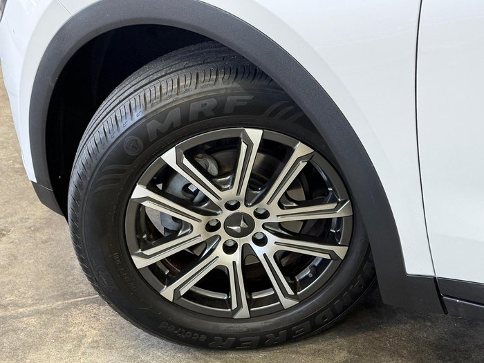 2023 Mahindra XUV700 AX7L