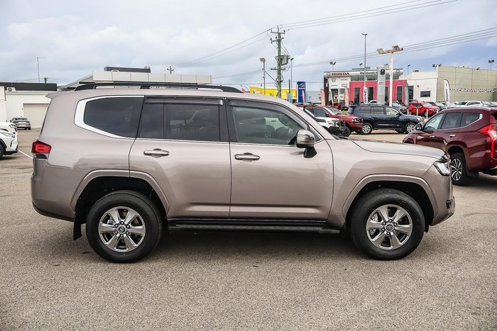 2025 Toyota Landcruiser VX