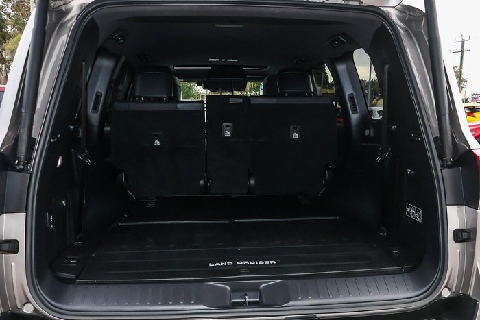 2025 Toyota Landcruiser VX