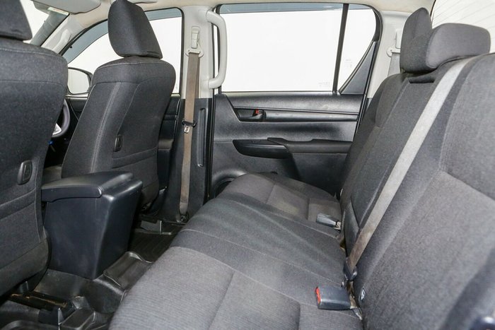 2022 Toyota Hilux SR