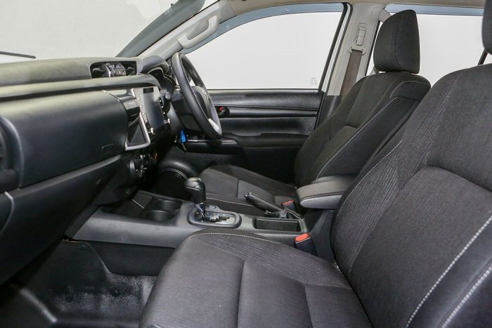 2022 Toyota Hilux SR