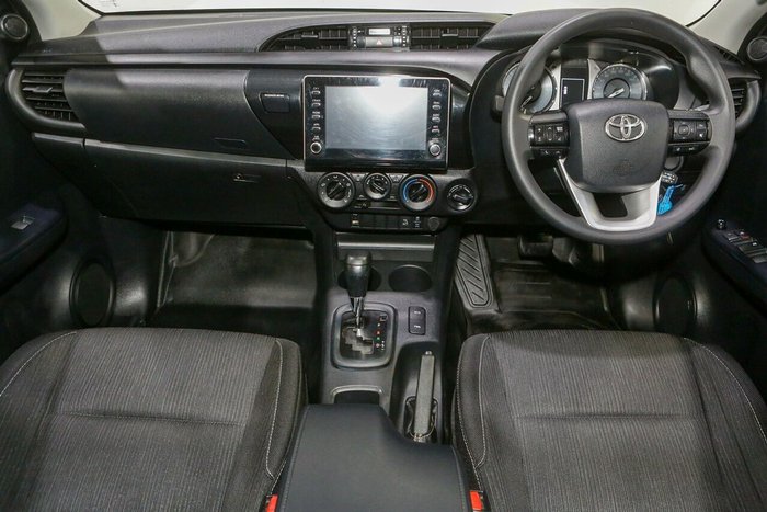 2022 Toyota Hilux SR