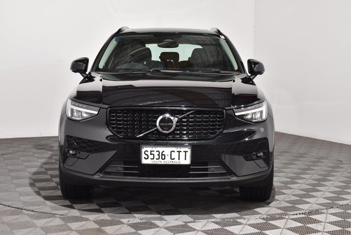 2022 Volvo XC40 Ultimate B5 Dark