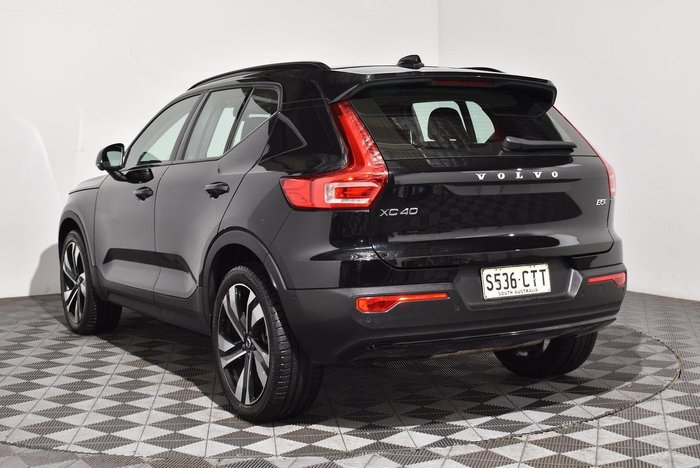 2022 Volvo XC40 Ultimate B5 Dark