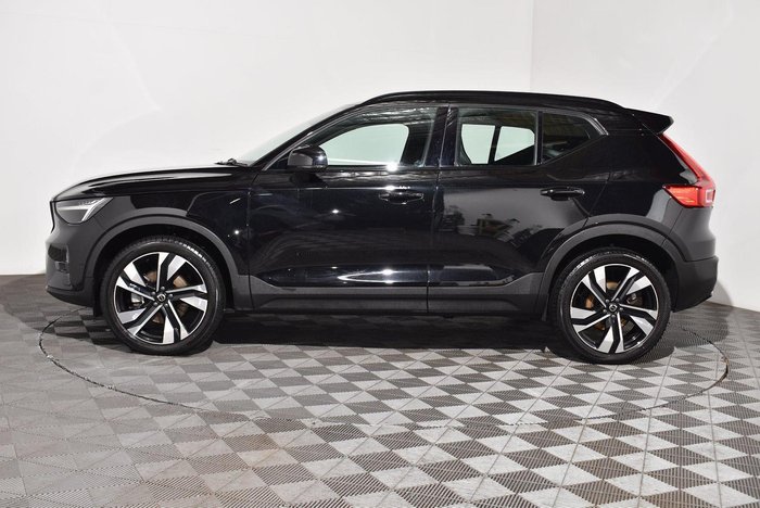 2022 Volvo XC40 Ultimate B5 Dark