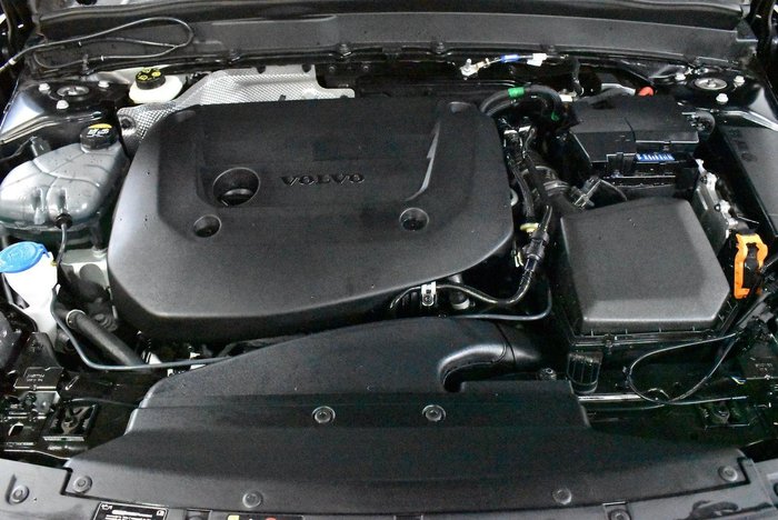 2022 Volvo XC40 Ultimate B5 Dark
