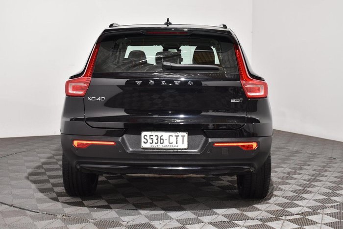 2022 Volvo XC40 Ultimate B5 Dark