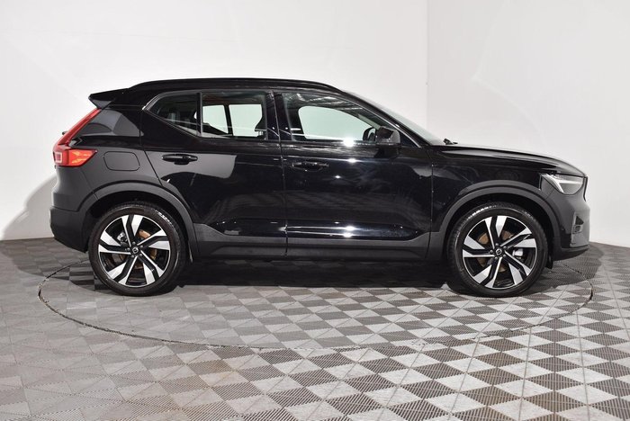 2022 Volvo XC40 Ultimate B5 Dark