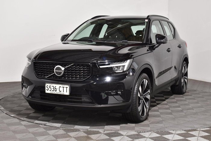 2022 Volvo XC40 Ultimate B5 Dark