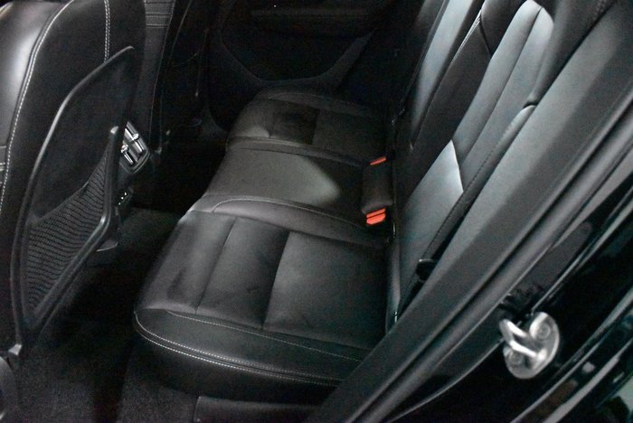 2022 Volvo XC40 Ultimate B5 Dark