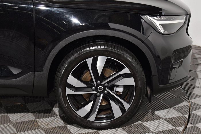2022 Volvo XC40 Ultimate B5 Dark