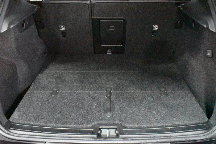 2022 Volvo XC40 Ultimate B5 Dark