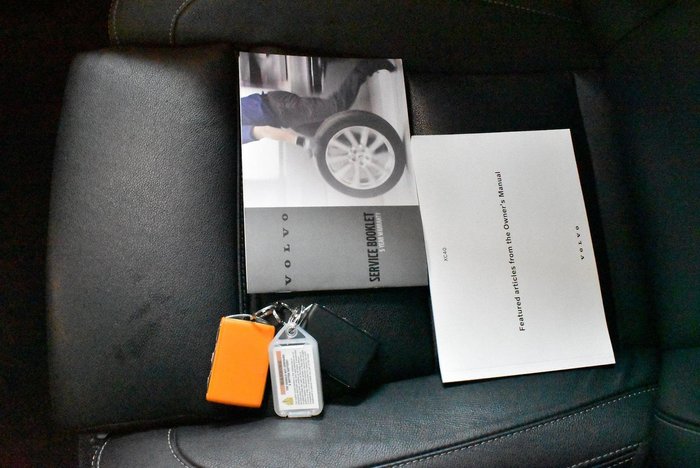 2022 Volvo XC40 Ultimate B5 Dark