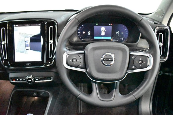 2022 Volvo XC40 Ultimate B5 Dark