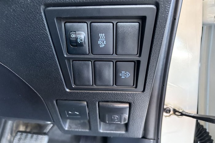 2023 Toyota Hilux SR