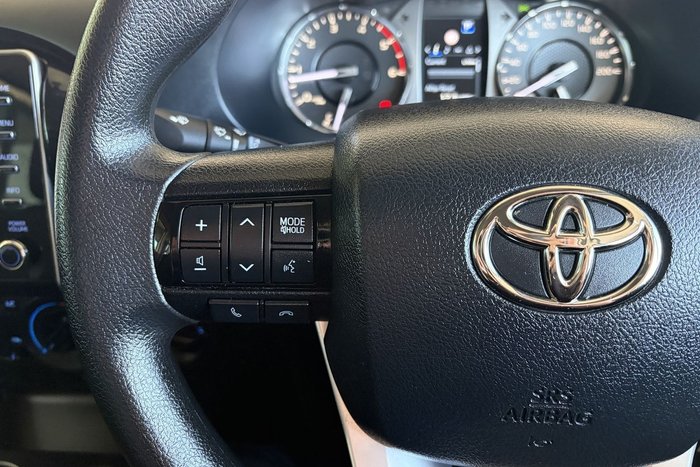 2023 Toyota Hilux SR