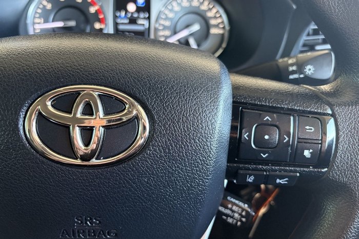 2023 Toyota Hilux SR