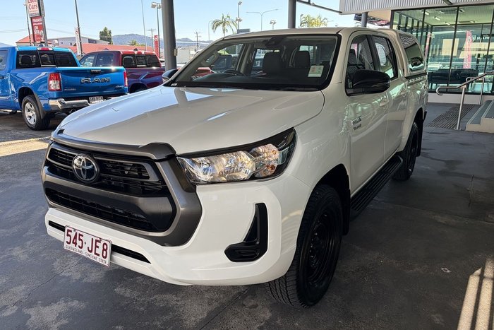 2023 Toyota Hilux SR